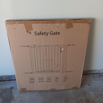 NEW SAFETY GATE