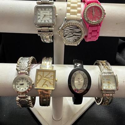 Sale Photo Thumbnail #179: Ladies  Fashion watches
Lot of 7