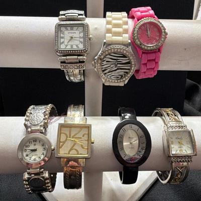 Sale Photo Thumbnail #180: Ladies  Fashion watches
Lot of 7
