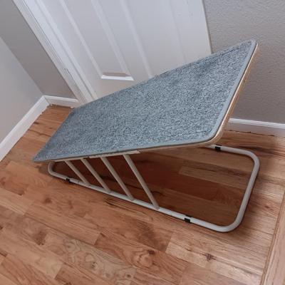 SOLID, STURDY CARPETED PET RAMP
