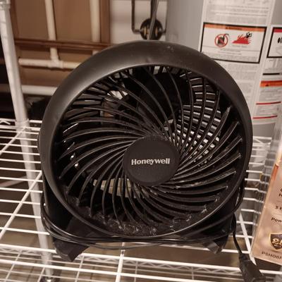 PELONIS FAN FORCED ELECTRIC HEATER AND A HONEYWELL FAN