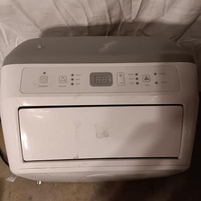 HISENSE PORTABLE AIR CONDITIONER ON WHEELS