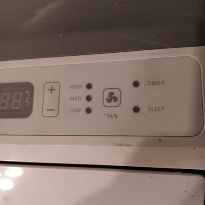 HISENSE PORTABLE AIR CONDITIONER ON WHEELS