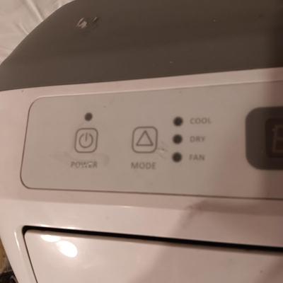 HISENSE PORTABLE AIR CONDITIONER ON WHEELS