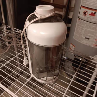 COOL MIST ULTRASONIC HUMIDIFIER AND AN ELECTRIC JUICER