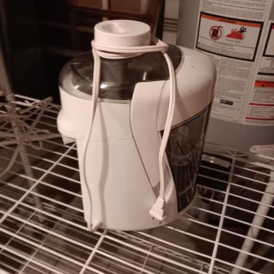 COOL MIST ULTRASONIC HUMIDIFIER AND AN ELECTRIC JUICER