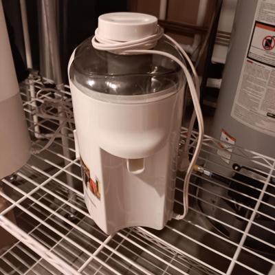 COOL MIST ULTRASONIC HUMIDIFIER AND AN ELECTRIC JUICER