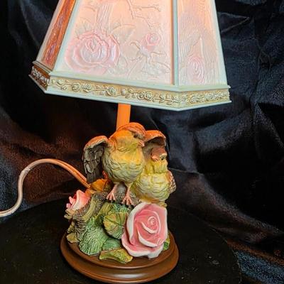 Vintage Porcelain Bird & Rose Table Lamp – Illuminated Embossed Shade & Sculpted Songbirds