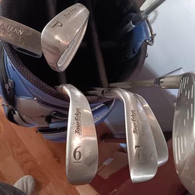 SET OF MEN'S TOUR EDGE GOLF CLUBS AND ADAMS GOLF BAG