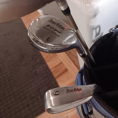 SET OF MEN'S TOUR EDGE GOLF CLUBS AND ADAMS GOLF BAG