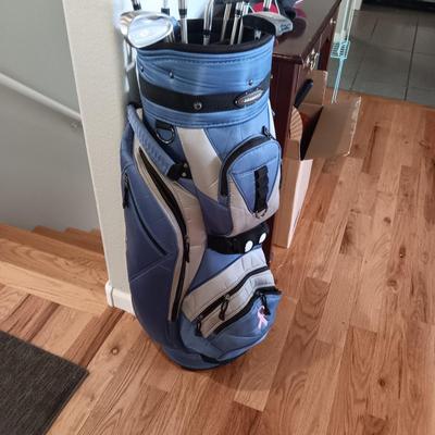 SET OF MEN'S TOUR EDGE GOLF CLUBS AND ADAMS GOLF BAG