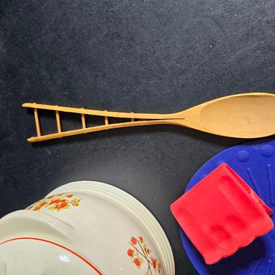 Cambridge covered casserole dish in the "Bittersweet" pattern - Orgreenic frying pan - silicone hot pads - kitchen towels and more