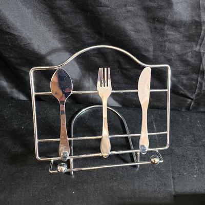 Kitchen linens and cookbooks - many like new!