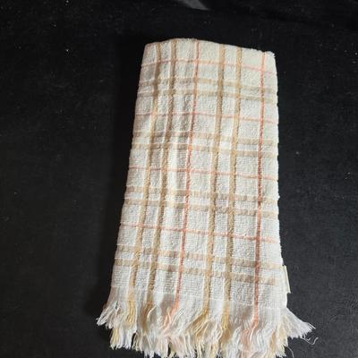 Kitchen linens and cookbooks - many like new!