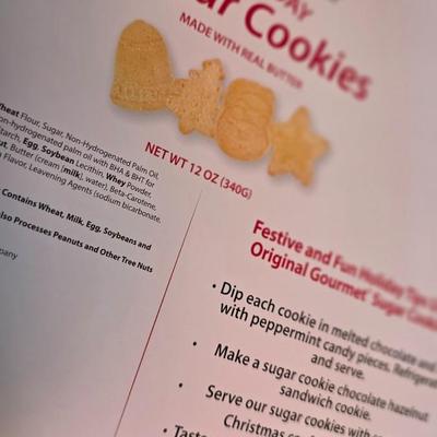 A Charlie Brown Christmas Holiday Cookie Tin – Peanuts Festive Collectible