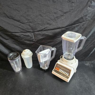 Osterizer pulse matic multi speed blender with extra pitcher and some juice / drink storage containers