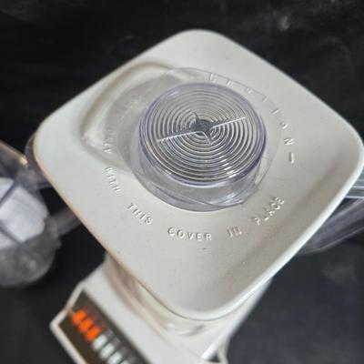 Osterizer pulse matic multi speed blender with extra pitcher and some juice / drink storage containers