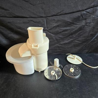 Sunbeam Oskar food processor - Assortment of kitchen utensils - strainer - and more