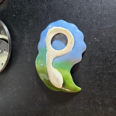 Sunbeam Oskar food processor - Assortment of kitchen utensils - strainer - and more