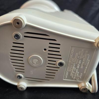 Sunbeam Oskar food processor - Assortment of kitchen utensils - strainer - and more