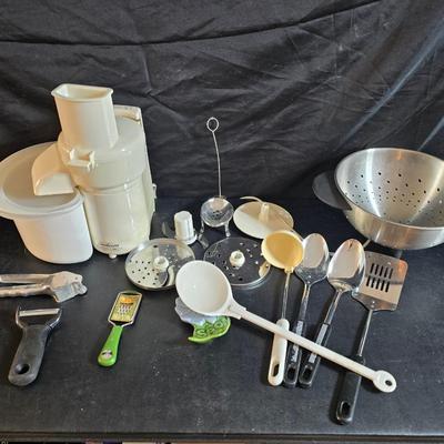 Sunbeam Oskar food processor - Assortment of kitchen utensils - strainer - and more