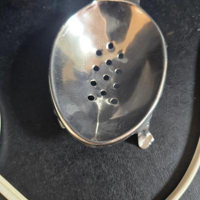 Sunbeam Oskar food processor - Assortment of kitchen utensils - strainer - and more