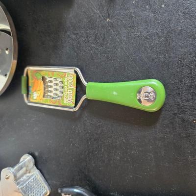 Sunbeam Oskar food processor - Assortment of kitchen utensils - strainer - and more