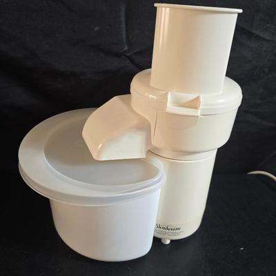 Sunbeam Oskar food processor - Assortment of kitchen utensils - strainer - and more