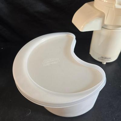 Sunbeam Oskar food processor - Assortment of kitchen utensils - strainer - and more