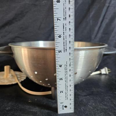 Sunbeam Oskar food processor - Assortment of kitchen utensils - strainer - and more