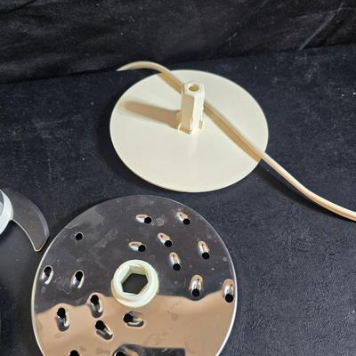 Sunbeam Oskar food processor - Assortment of kitchen utensils - strainer - and more