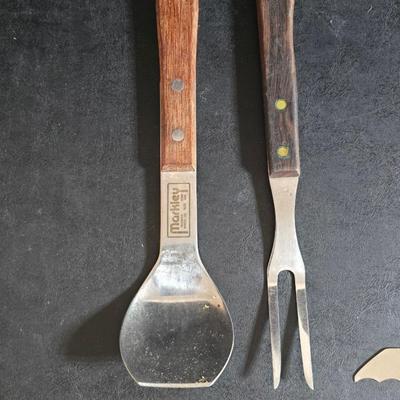 Winkler feed service utensils - Ulu knife - Turning fork - Carving set and a large scoop spoon all with wooden handles