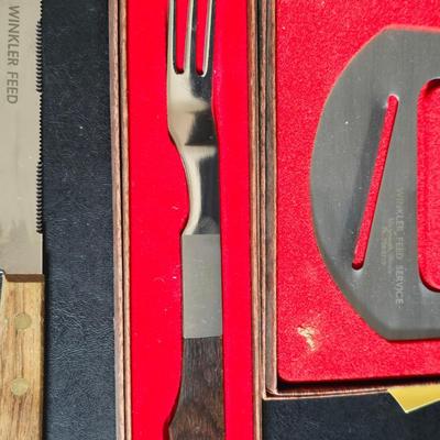 Winkler feed service utensils - Ulu knife - Turning fork - Carving set and a large scoop spoon all with wooden handles