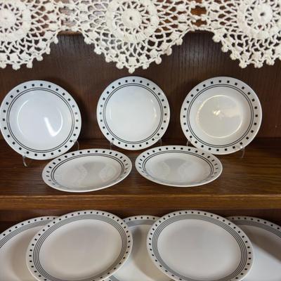 Sale Photo Thumbnail #29: Includes 5 dinner plates measuring 10 1/4" and 5 bread plates measuring 6 3/4" 