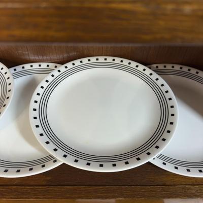 Sale Photo Thumbnail #30: Includes 5 dinner plates measuring 10 1/4" and 5 bread plates measuring 6 3/4" 