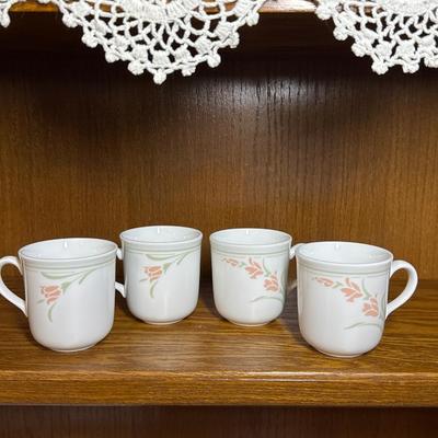 Sale Photo Thumbnail #62: Includes 7 dinner plates measuring 10 1/4", 6 bread plates measuring 7 1/4" and 4 cups and saucers