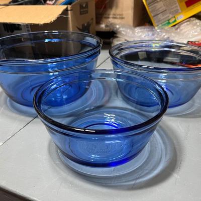 Anchor Hocking Cobalt Blue Set of 3 Mixing Bowls: (2) 1.5 Quart, (1) 2.5 Quart