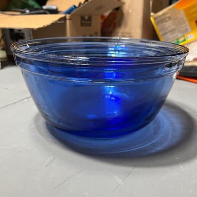 Anchor Hocking Cobalt Blue Set of 3 Mixing Bowls: (2) 1.5 Quart, (1) 2.5 Quart