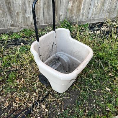 Suncast 15 gallon Gardening wheel barrel