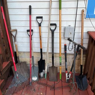 Garden tools lot