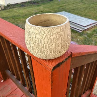 Etched floral pattern flower pot