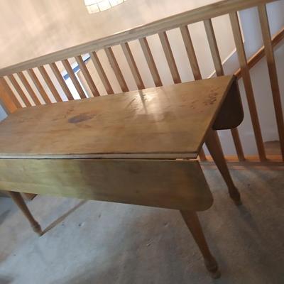 Drop leaf Harvest table Antique Salem Maple