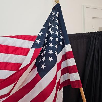 U.S. Flags & Americana Items (LR-JS)