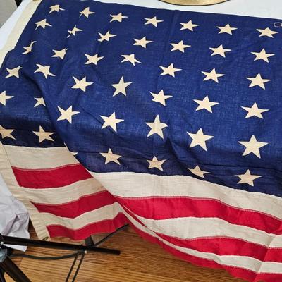 U.S. Flags & Americana Items (LR-JS)