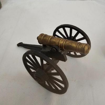 U.S. Flags & Americana Items (LR-JS)