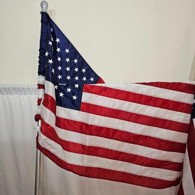 U.S. Flags & Americana Items (LR-JS)