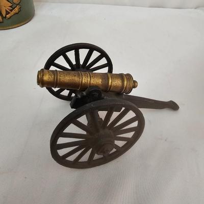 U.S. Flags & Americana Items (LR-JS)