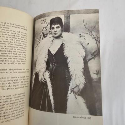 Winston Churchill Books & History (LR-JS)