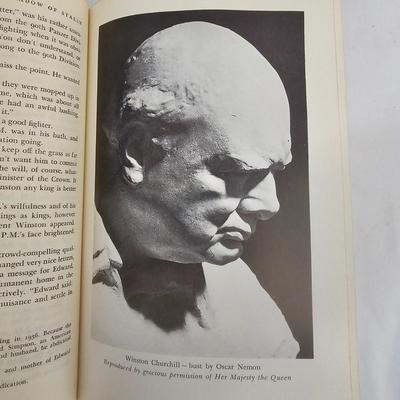 Winston Churchill Books & History (LR-JS)