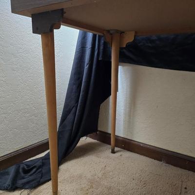 60" Long table - does not fold up